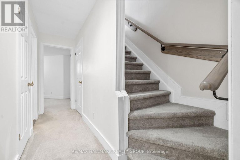 28403096/25-1400-wildberry-court/chapel-hill/ottawa/ontario/K1C7K6_16