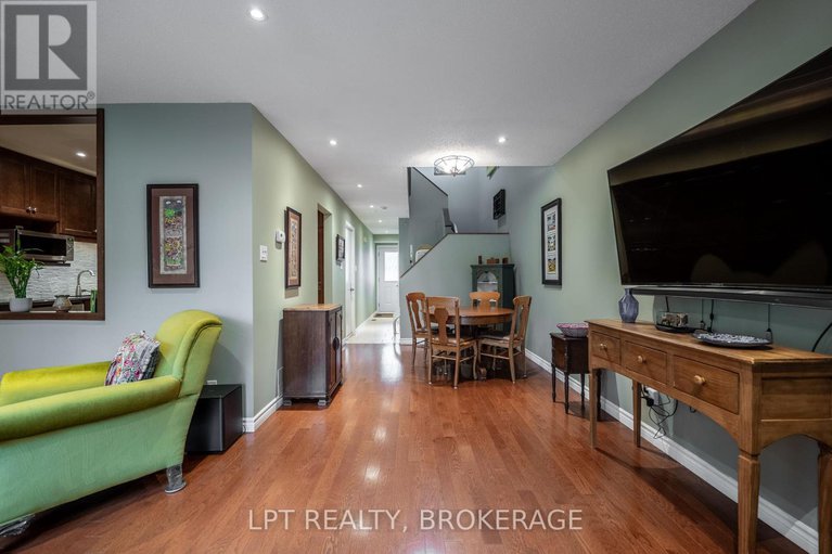 28910041/491-valade-crescent/fallingbrookpineridge/ottawa/ontario/K4A2W6_16