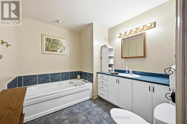 29429780/1572-boyer-road/chapel-hill/ottawa/ontario/K1C1R1_23