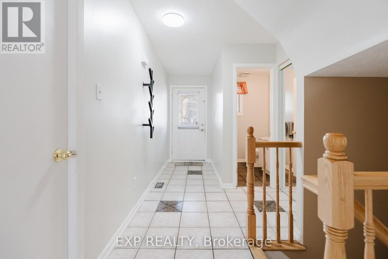 29647556/378-valade-crescent/fallingbrookpineridge/ottawa/ontario/K4A2V8_3