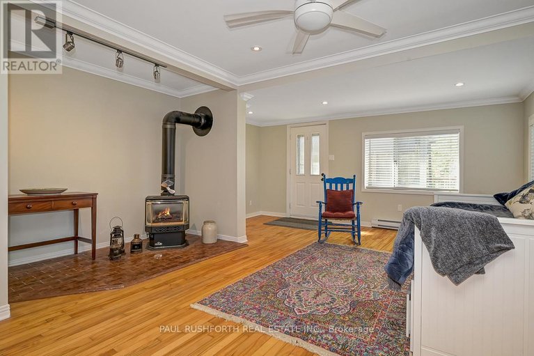 29613584/1565-lilac-lane/camelot/ottawa/ontario/K4C1C4_23