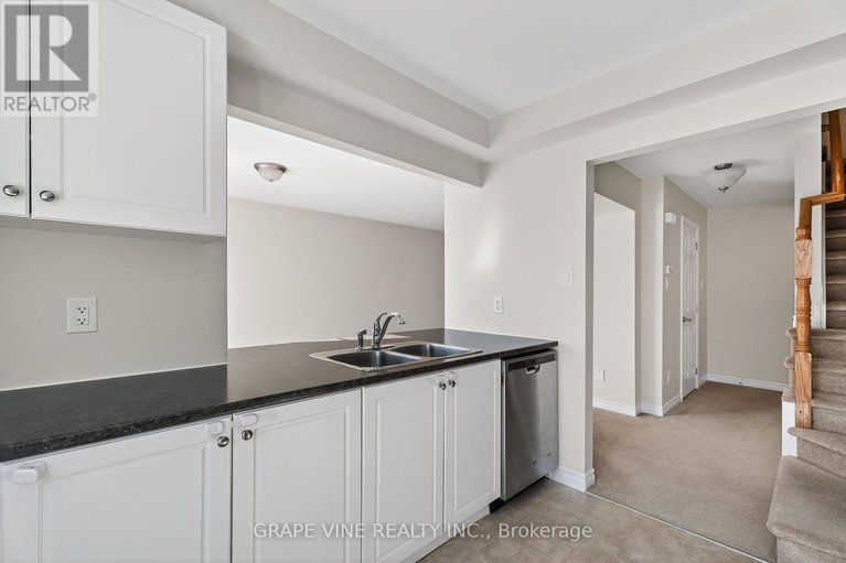 29419636/330-sweet-grass-circle/half-moon-bay/ottawa/ontario/K2J5W9_14