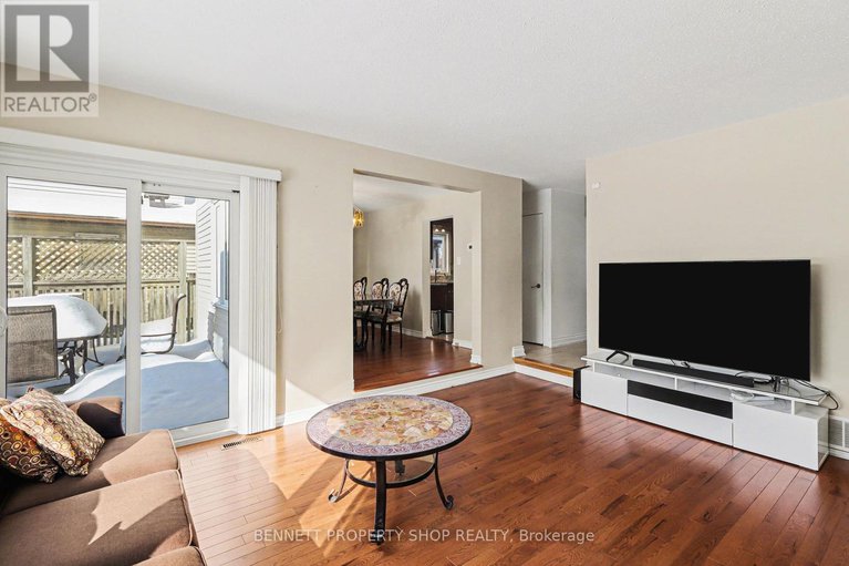 29417318/1408-eastcliffe-way/pineview/ottawa/ontario/K1B5H6_4