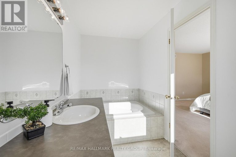 29080800/204-greenridge-street/chapel-hill/ottawa/ontario/K1C7R3_21