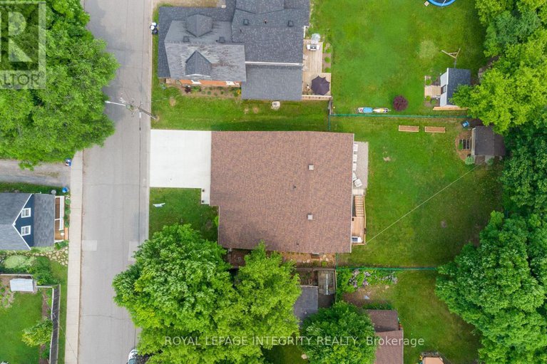 28620822/165-maude-street/almonte/mississippi-mills/ontario/K0A1A0_28