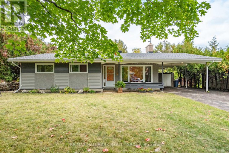 28909917/9-newbury-avenue/borden-farmstewart-farmcarleton-heightsparkwood-hills/ottawa/ontario/K2E6K7_1