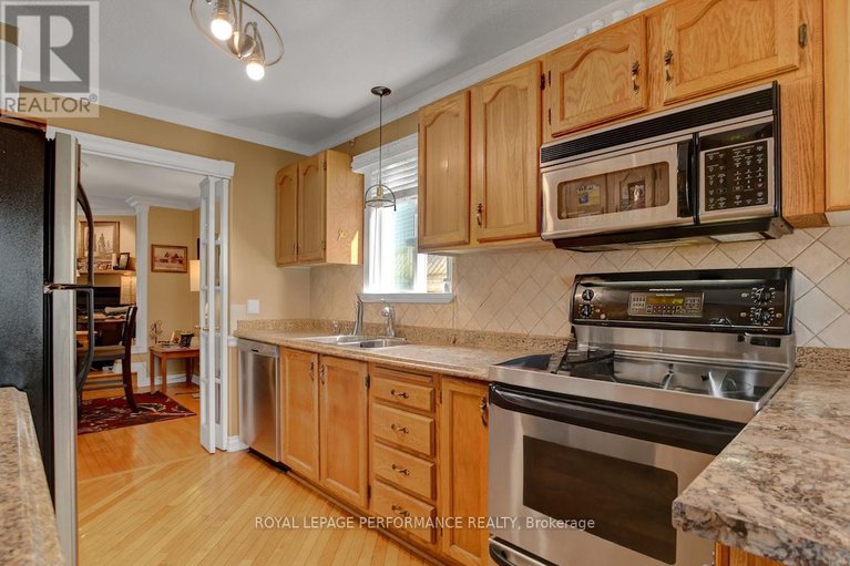 28896449/1815-belval-crescent/orleanssunridge/ottawa/ontario/K1C6J3_6
