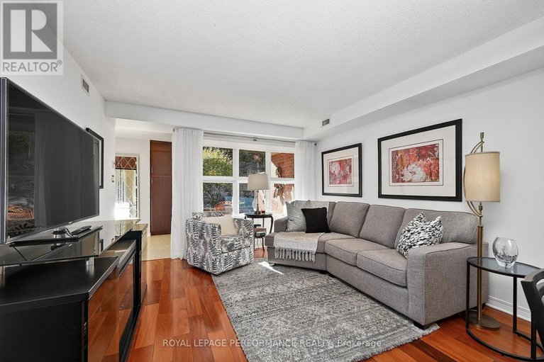 28999707/203-120-darlington-private/hunt-clubwestern-community/ottawa/ontario/K1V0X5_9