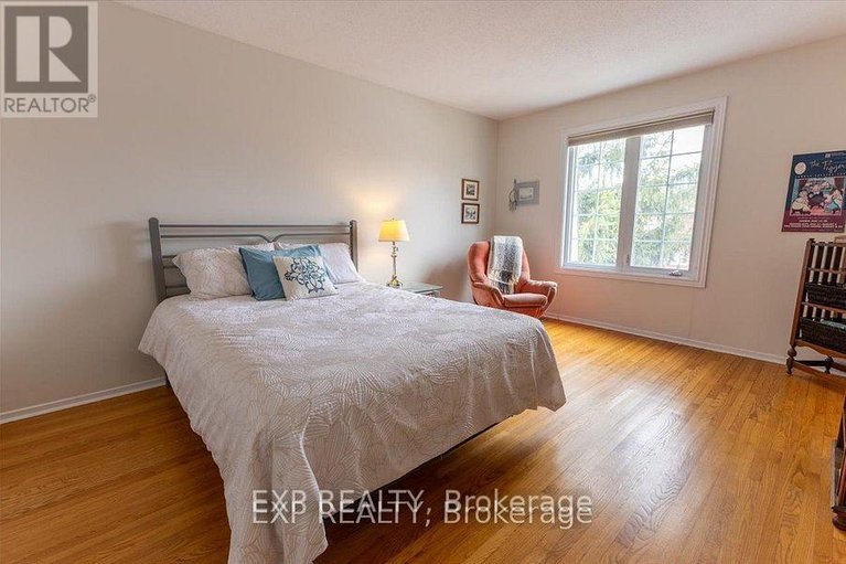 29464156/422-kintyre-private/carleton-square/ottawa/ontario/K2C3M7_18