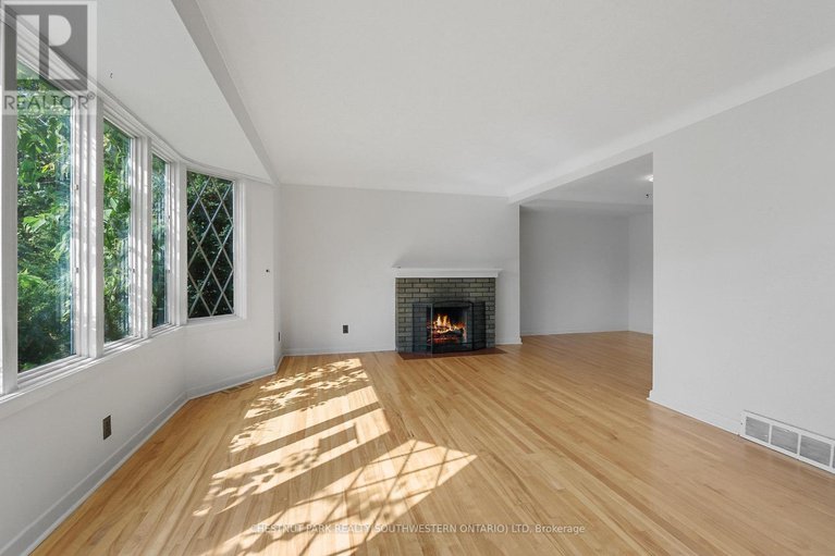 29207930/809-smyth-road-n/elmvale-acres/ottawa/ontario/K1G1P2_8