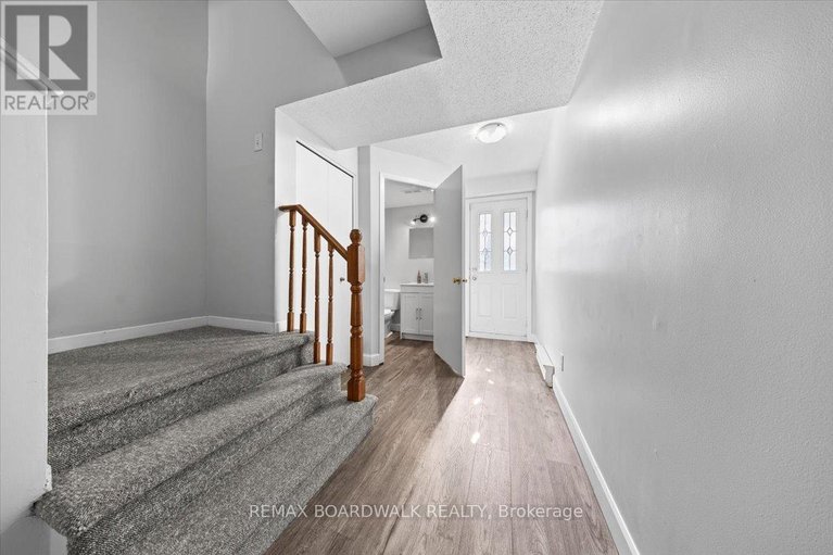 29445162/1513-thurlow-street/fallingbrookridgemount/ottawa/ontario/K4A2K9_8