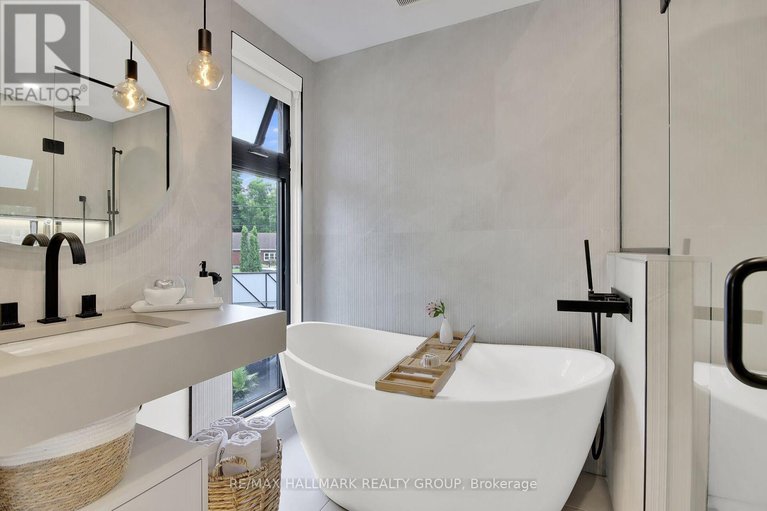 29109619/227-grandview-road/crystal-bayrocky-point/ottawa/ontario/K2H8B9_22