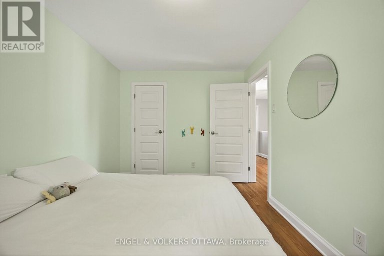 28835292/557-roosevelt-avenue/mckellarhighland/ottawa/ontario/K2A2A2_23