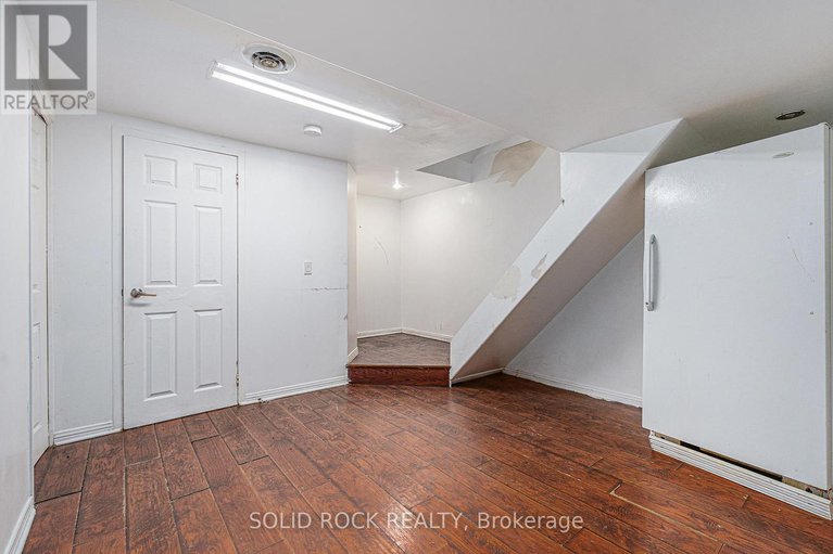 28367729/1432-leigh-crescent/carson-grove/ottawa/ontario/K1J8E4_21