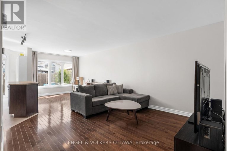 28731847/541-langelier-avenue/mer-bleuebradley-estatesanderson-park/ottawa/ontario/K1W0E7_8