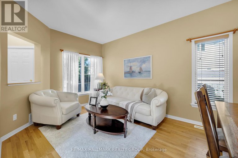 28728271/1087-rocky-harbour-crescent/riverside-southgloucester-glen/ottawa/ontario/K1V1V4_4