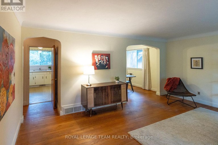 28997575/1231-ridgemont-avenue/ridgemont/ottawa/ontario/K1V6E6_5