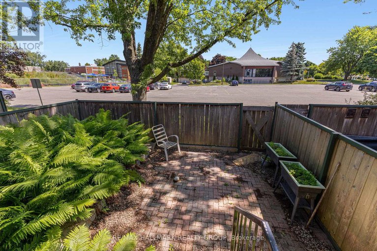 28586632/55-river-garden-private/mooneys-bayriverside-park/ottawa/ontario/K1V1M8_31