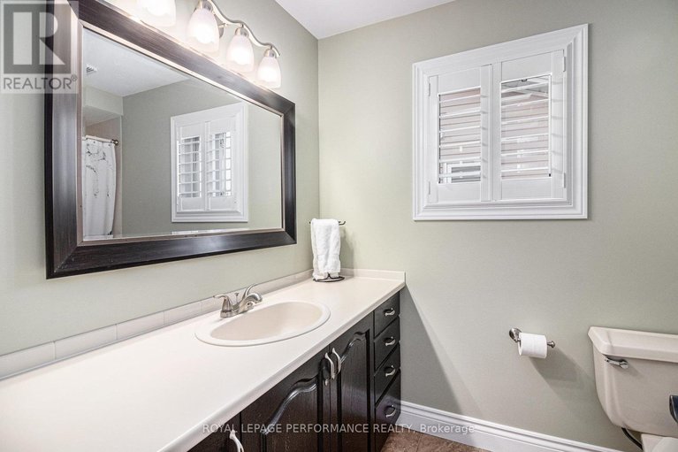 29629038/653-thicket-way/fallingbrookgardenway-south/ottawa/ontario/K4A3A7_26