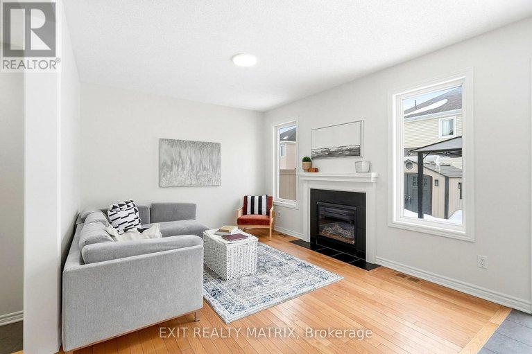 29675107/194-flowing-creek-circle/emerald-meadowstrailwest/ottawa/ontario/K2M2R7_8