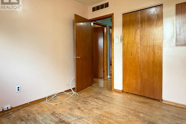 29085138/2527-needham-crescent/brookfield-gardens/ottawa/ontario/K1V6K1_18