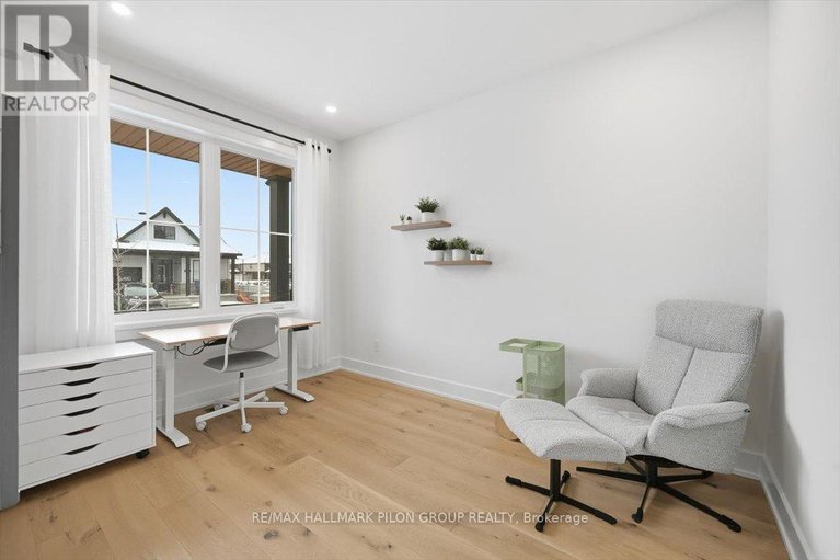 29379151/296-cornice-street/mer-bleuebradley-estatesanderson-park/ottawa/ontario/K1W0R4_15