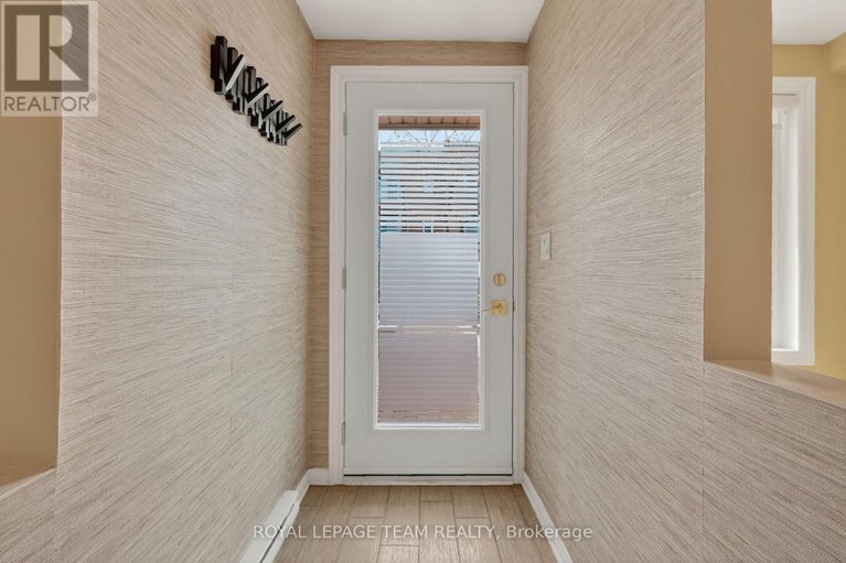 29521537/202a-62-donald-street/overbrook/ottawa/ontario/K1K1N2_4