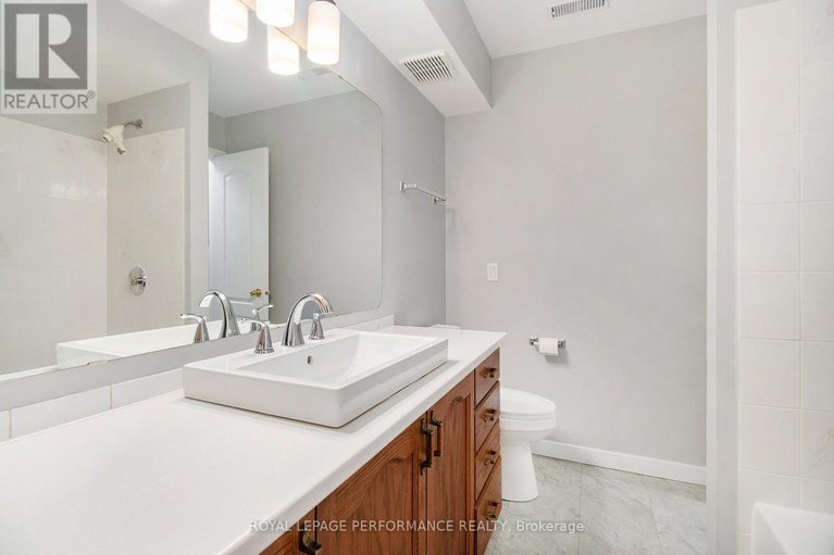 28638176/1673-locksley-lane/beaconwood/ottawa/ontario/K1J1B6_26