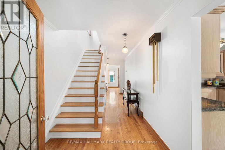 29434768/1177-st-moritz-crescent-n/convent-glen-north/ottawa/ontario/K1C2B2_5