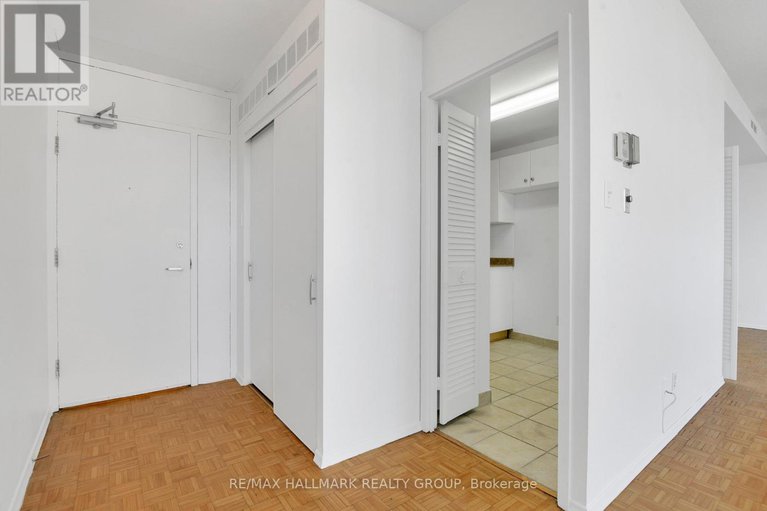 28666864/9a-400-laurier-avenue-e/sandy-hill/ottawa/ontario/K1N8Y2_8