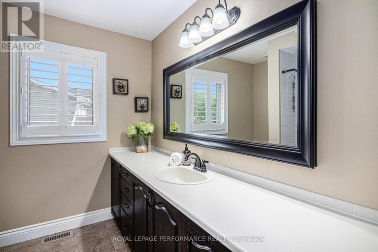 29629038/653-thicket-way/fallingbrookgardenway-south/ottawa/ontario/K4A3A7_29