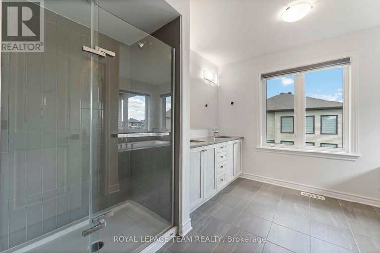 28647828/1010-brian-good-avenue/riverside-southgloucester-glen/ottawa/ontario/K4M0R3_33