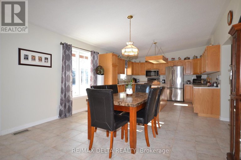 27844348/8254-county-road-17-road/clarencerockland-twp/clarence-rockland/ontario/K4K1K7_5