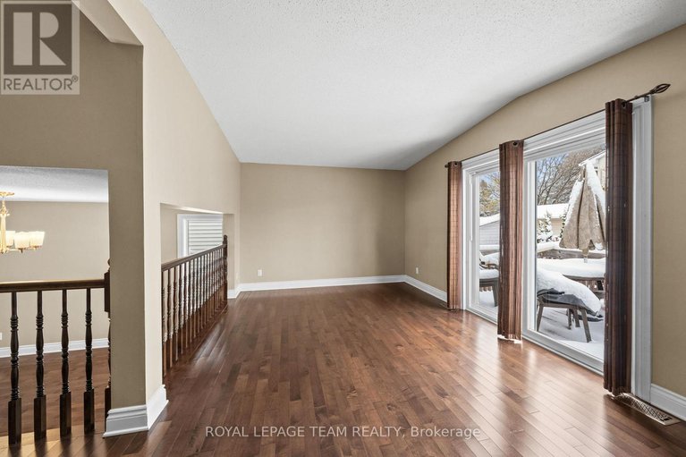 29111862/828-kingfisher-crescent/chatelaine-village/ottawa/ontario/K1E2L4_19