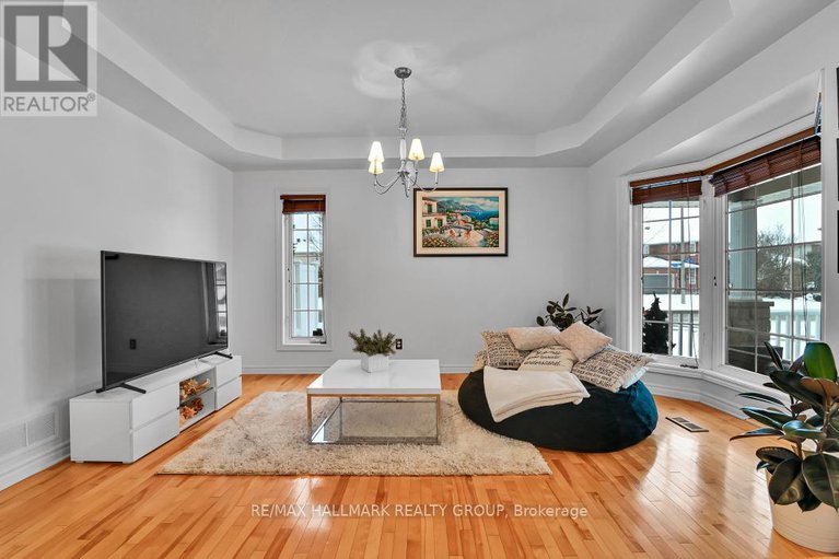 29180077/702-mud-creek-crescent/riverside-southgloucester-glen/ottawa/ontario/K1V1W3_6