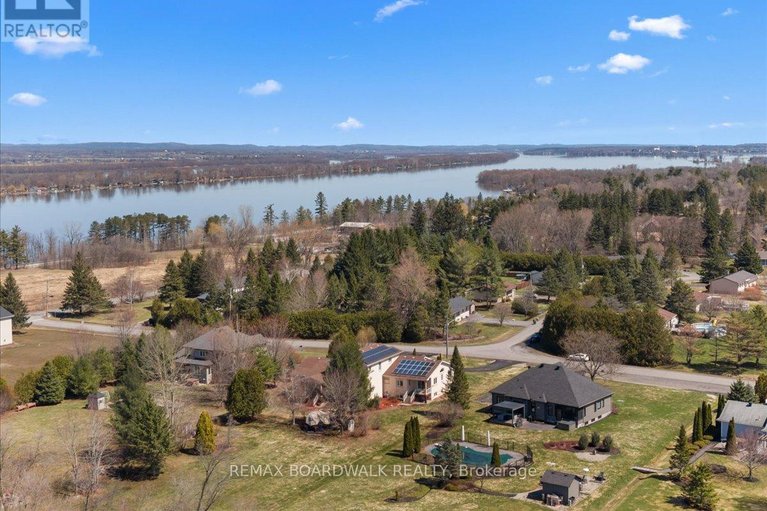 29641184/1210-barnett-drive/cumberland-village/ottawa/ontario/K4C1C7_44