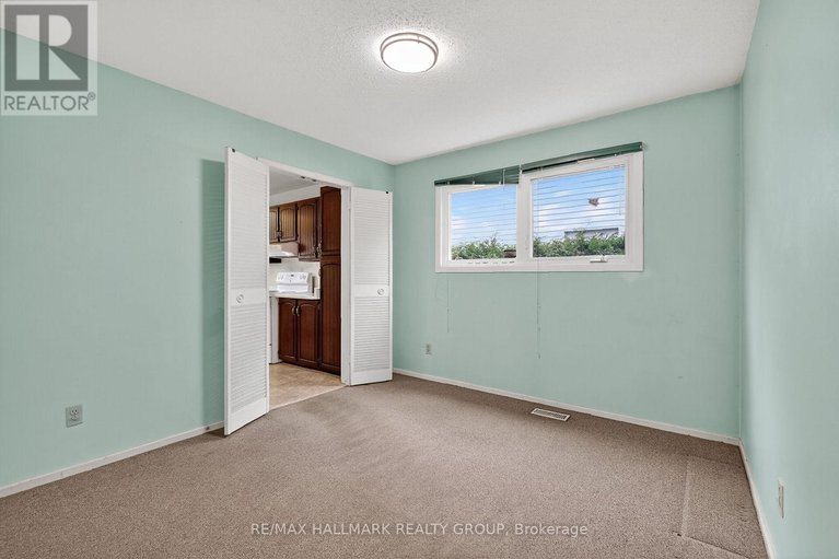 29038840/1415-plumber-avenue/carson-grove/ottawa/ontario/K1K4B2_11