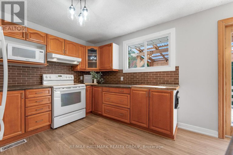 28875884/3960-farmers-way/carlsbad-springs/ottawa/ontario/K0A1K0_9