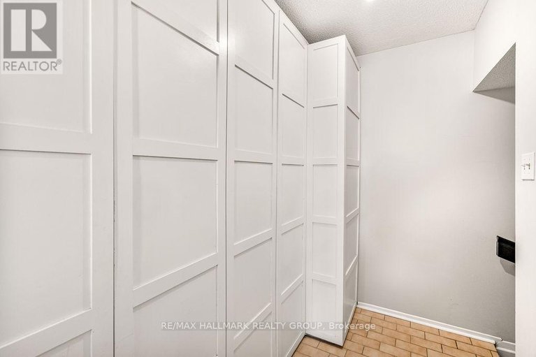 28556147/4-1-timberview-way/westcliffe-estates/ottawa/ontario/K2H9M7_6