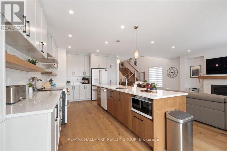 29259566/6461-renaud-road/mer-bleuebradley-estatesanderson-park/ottawa/ontario/K1W0R8_15