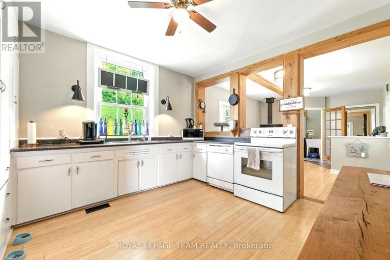 28601019/81-york-street/lanark-highlands-lanark-village/lanark-highlands/ontario/K0G1K0_13