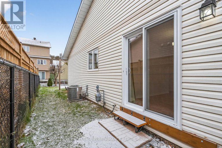 29153691/1032-lawrence-street/town-of-rockland/clarence-rockland/ontario/K4K1N1_27