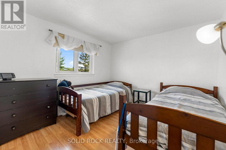 28313092/316-singleton-way/chatelaine-village/ottawa/ontario/K1E2B3_17