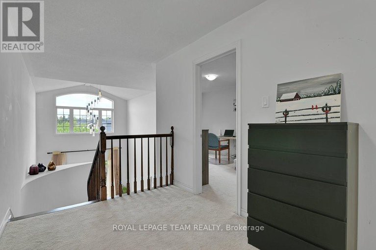 28330795/130-winterhaven-drive/mer-bleuebradley-estatesanderson-park/ottawa/ontario/K1W0H4_16