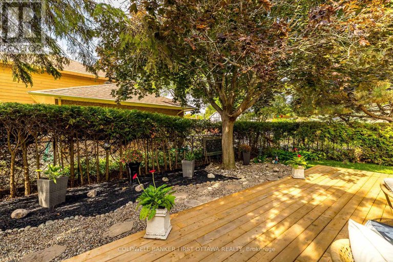 28819605/9-lone-meadow-trail/stittsville-central/ottawa/ontario/K2S1C9_32