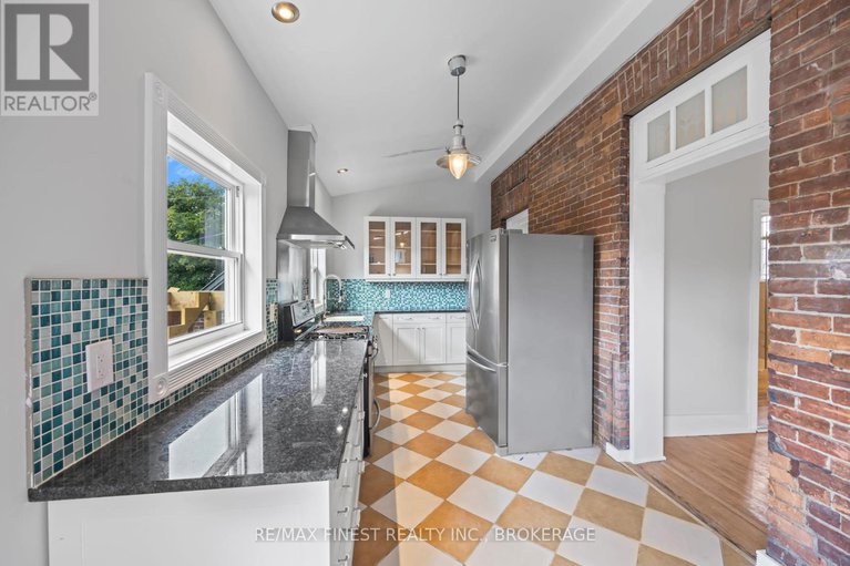 29319562/10-victoria-avenue/brockville/brockville/ontario/K6V2B1_18