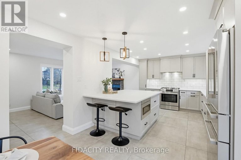 29608674/7-gagnon-court/beaverbrook/ottawa/ontario/K2K1A7_13