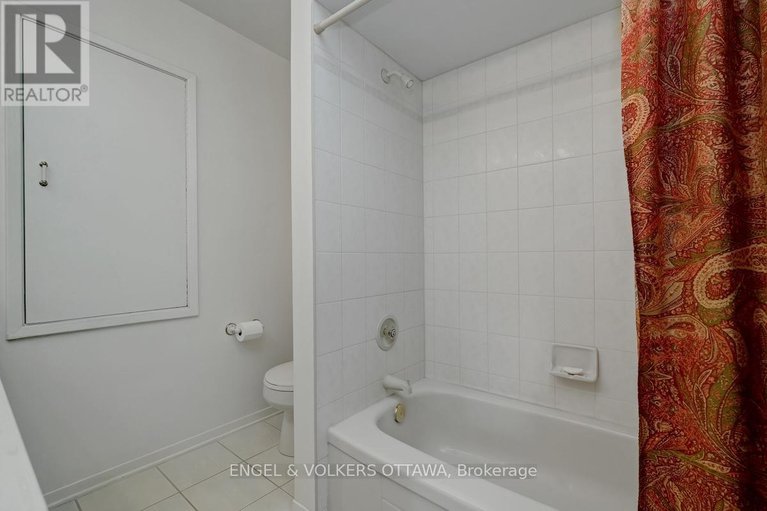 28812016/15-dickson-street/bruce-farmgraham-parkqualicumbellands/ottawa/ontario/K2H7H6_38