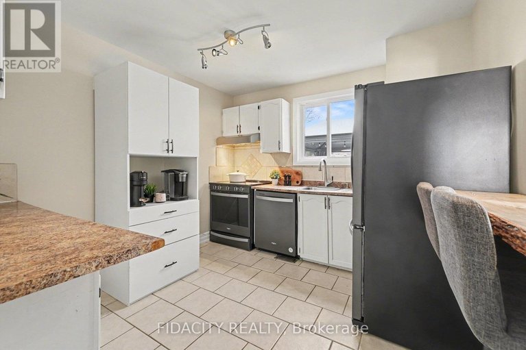 29485889/28-glamorgan-drive/glencairnhazeldean/ottawa/ontario/K2L1P9_10