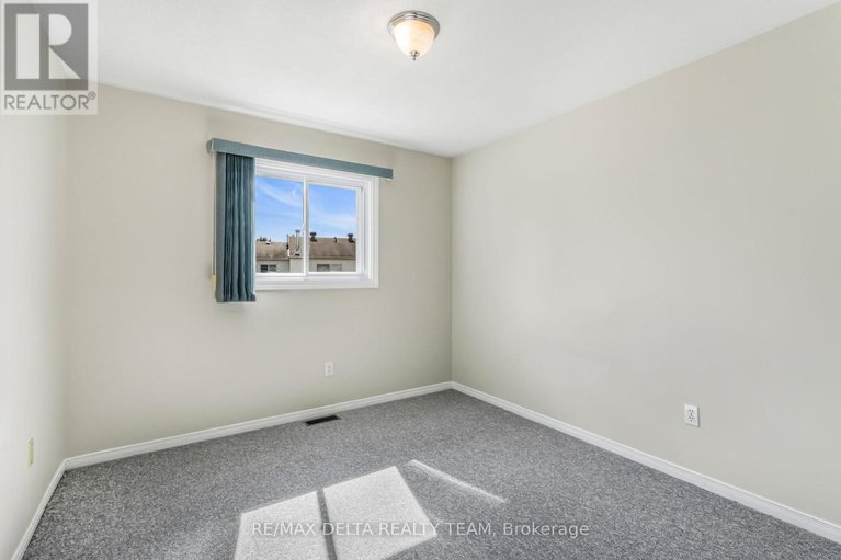 28837602/1969-sunland-drive/fallingbrookgardenway-south/ottawa/ontario/K4A3T1_17